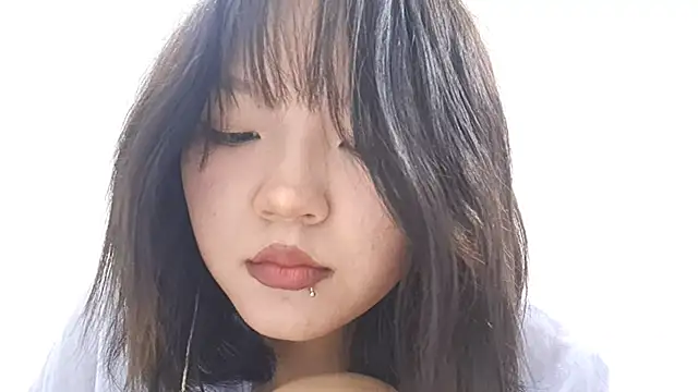 Snapshot of MeowMiaMeow chatting on 12.04.25 MeowMiaMeow online show from 12.04.25