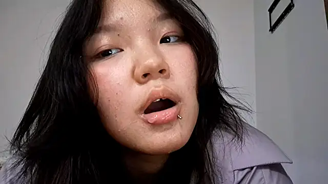 Snapshot of MeowMiaMeow chatting on 12.13.25 MeowMiaMeow online show from 12.13.25