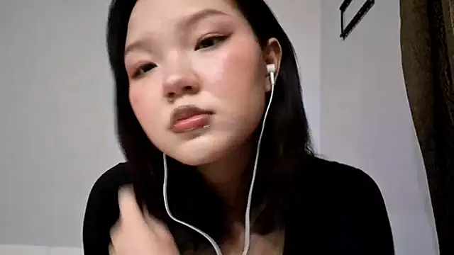 Snapshot of MeowMiaMeow chatting on 12.16.25 MeowMiaMeow online show from 12.16.25