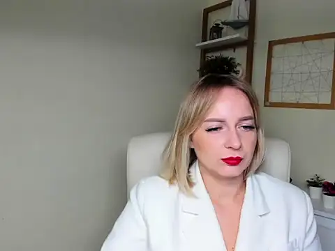 Snapshot of Karenblond chatting on 12.15.25 Karenblond online show from 12.15.25