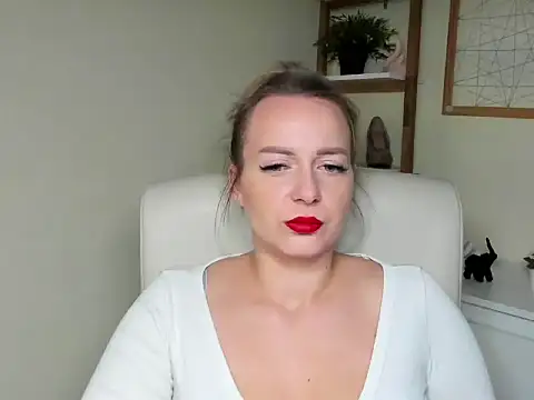Snapshot of Karenblond chatting on 12.16.25 Karenblond online show from 12.16.25