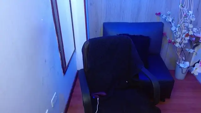 Snapshot of Angelica_Aragon chatting on 12.20.25 Angelica Aragon online show from 12.20.25