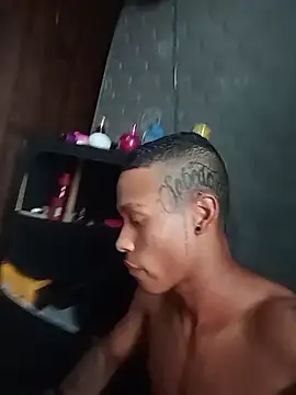 Snapshot of Negok1ng17cm chatting on 12.16.25 Negok1ng17cm online show from 12.16.25