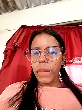 Snapshot of Dirty_She_Wolf chatting on 12.03.25 Dirty She Wolf online show from 12.03.25