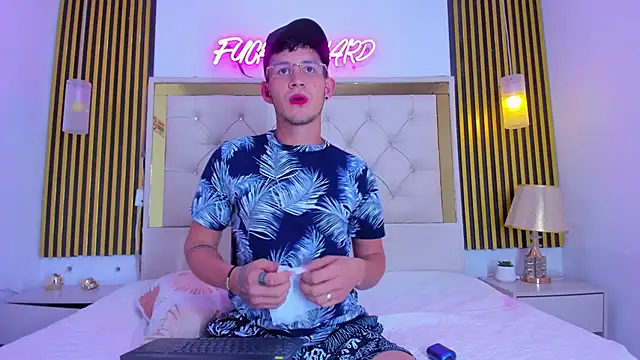 Snapshot of SteelAdonis_ chatting on 12.14.25 SteelAdonis online show from 12.14.25