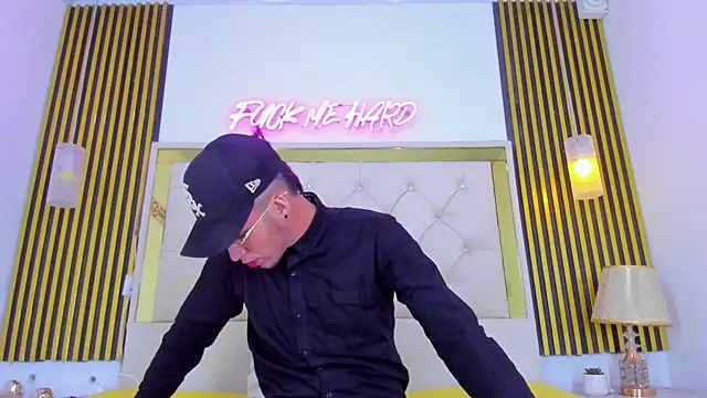 Snapshot of SteelAdonis_ chatting on 12.15.25 SteelAdonis online show from 12.15.25