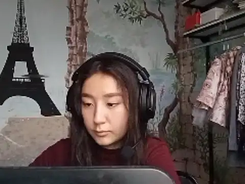 Snapshot of Sofiaherexo chatting on 12.04.25 Sofiaherexo online show from 12.04.25