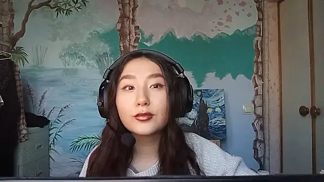 Snapshot of Sofiaherexo chatting on 12.15.25 Sofiaherexo online show from 12.15.25