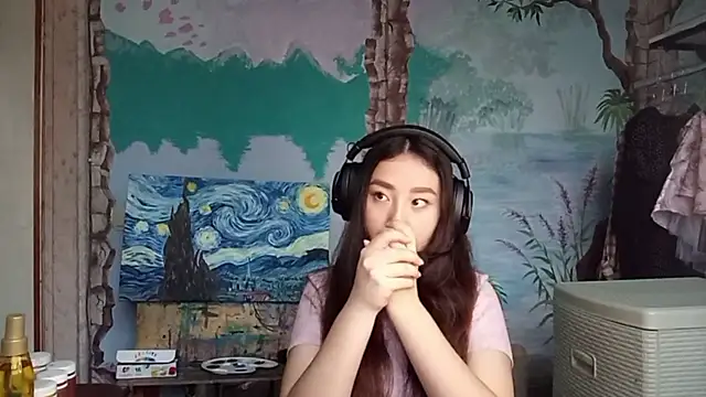 Snapshot of Sofiaherexo chatting on 12.16.25 Sofiaherexo online show from 12.16.25