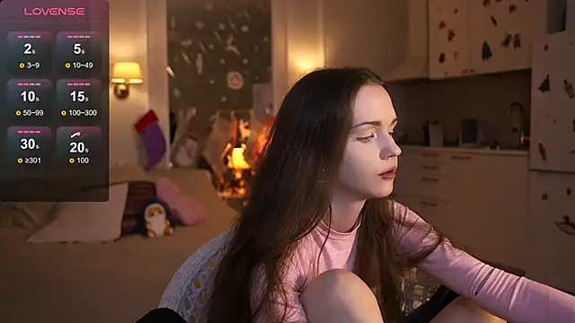 Snapshot of lunaice__ chatting on 12.15.25 lunaice online show from 12.15.25