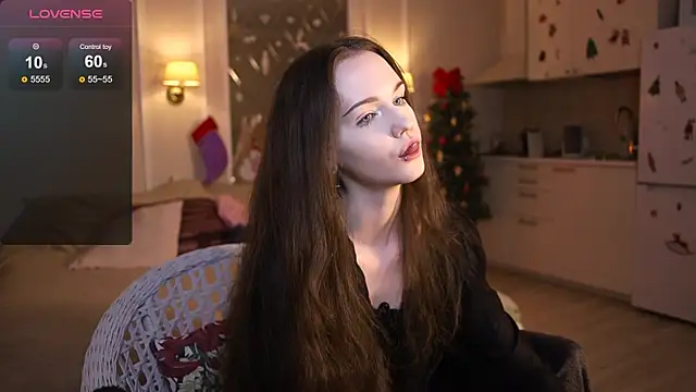 Snapshot of lunaice__ chatting on 12.16.25 lunaice online show from 12.16.25