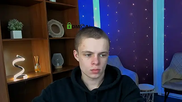 Snapshot of veldi_to chatting on 12.15.25 veldi to online show from 12.15.25