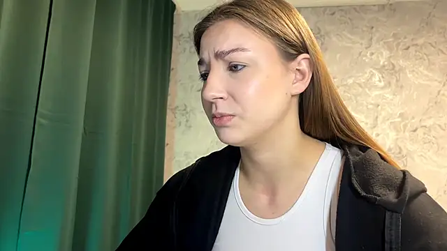 Snapshot of MerleneDelerme chatting on 12.17.25 MerleneDelerme online show from 12.17.25