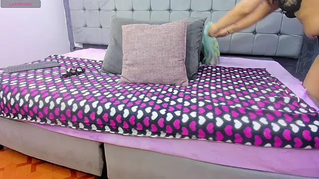 Messy Karol  online show from 12.20.25