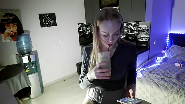 LunaPeony online show from 02.26.26