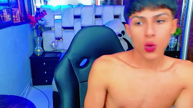 Snapshot of StormLuxX chatting on 12.16.25 StormLuxX online show from 12.16.25