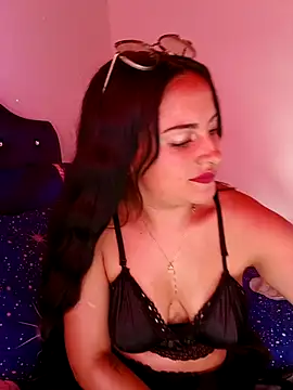 Snapshot of MisNicol chatting on 12.03.25 MisNicol online show from 12.03.25