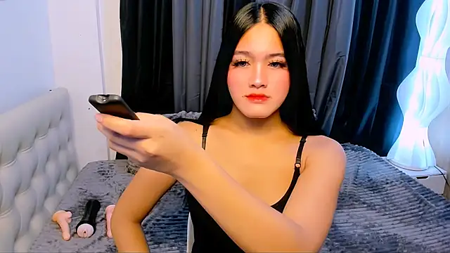 HollyMariee online show from 12.05.25