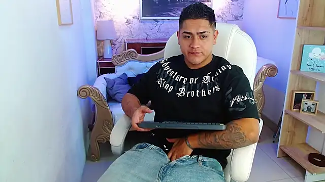 Snapshot of aroon_12 chatting on 12.03.25 aroon 12 online show from 12.03.25