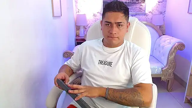 Snapshot of aroon_12 chatting on 12.05.25 aroon 12 online show from 12.05.25