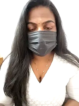 Snapshot of Tamil_Shara chatting on 12.15.25 Tamil Shara online show from 12.15.25