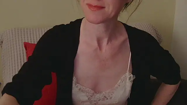 Snapshot of AuroraAG chatting on 04.29.26 AuroraAG online show from 04.29.26