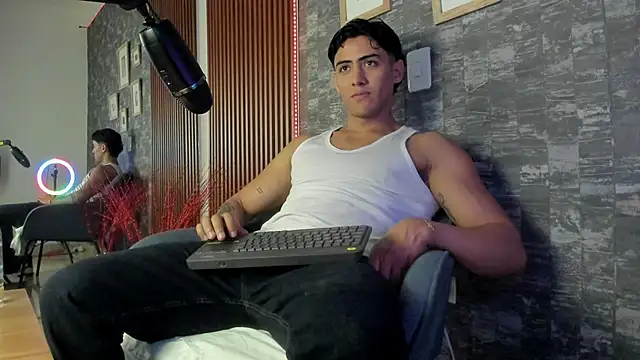 Tayler Cross online show from 01.16.26