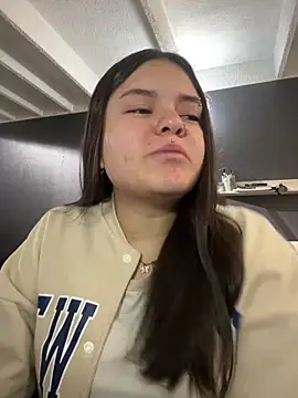 Snapshot of Camila_Duarte2 chatting on 12.15.25 Camila Duarte2 online show from 12.15.25