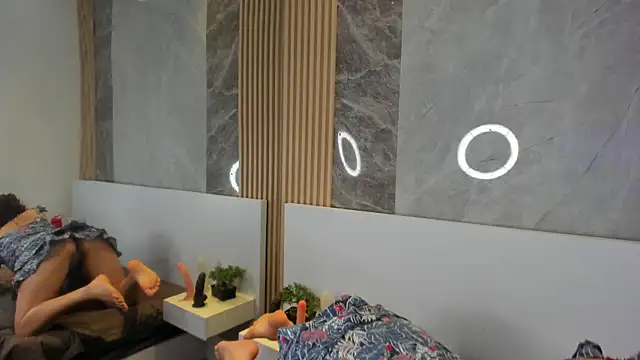 Snapshot of MissSavage_ chatting on 12.16.25 MissSavage online show from 12.16.25