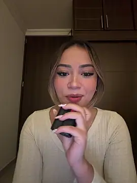 Snapshot of abbymnd1 chatting on 06.19.26 abbymnd1 online show from 06.19.26