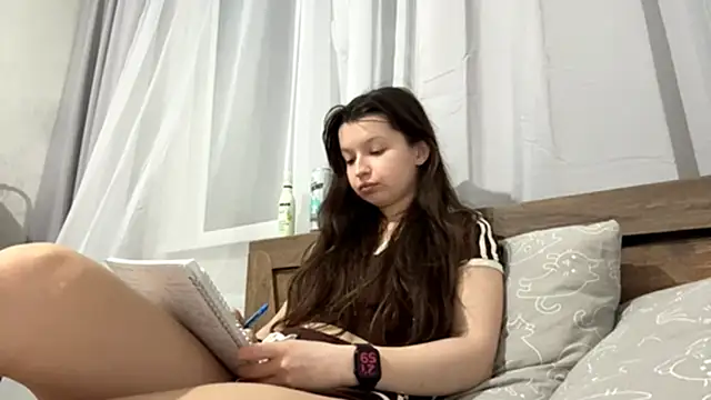 Snapshot of EllieBerrie chatting on 12.04.25 EllieBerrie online show from 12.04.25