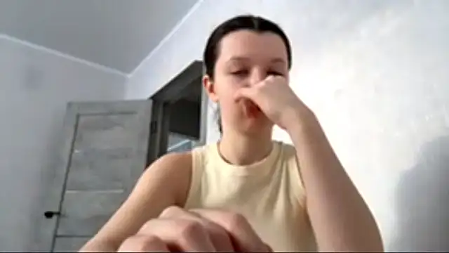 Snapshot of EllieBerrie chatting on 12.14.25 EllieBerrie online show from 12.14.25