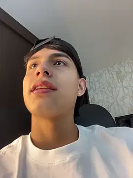 Snapshot of Lander_Cruz chatting on 12.16.25 Lander Cruz online show from 12.16.25