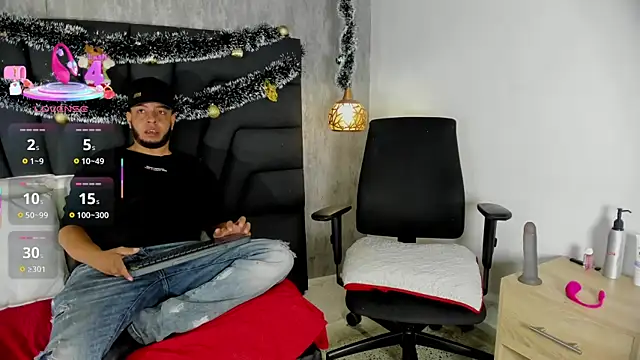 Snapshot of Spencer_LunaBigtits chatting on 12.14.25 Spencer LunaBigtits online show from 12.14.25