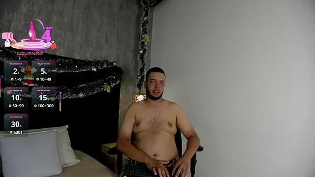 Snapshot of Spencer_LunaBigtits chatting on 12.15.25 Spencer LunaBigtits online show from 12.15.25