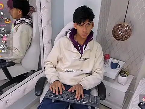 Snapshot of Valentino_Lux chatting on 12.14.25 Valentino Lux online show from 12.14.25