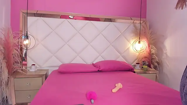 Snapshot of KeylaDolse chatting on 12.15.25 KeylaDolse online show from 12.15.25