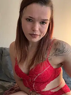 Snapshot of LoreenKinky chatting on 12.03.25 LoreenKinky online show from 12.03.25