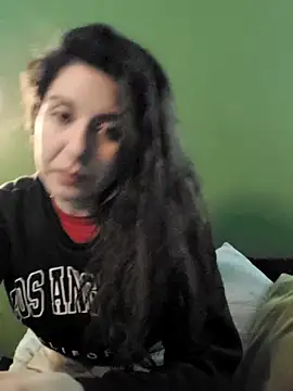 Snapshot of NatyMia chatting on 12.04.25 NatyMia online show from 12.04.25