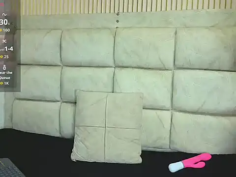 Snapshot of ValeryMorales chatting on 12.04.25 ValeryMorales online show from 12.04.25