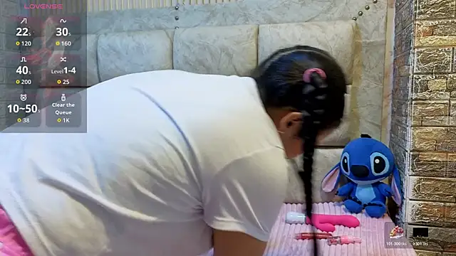 Snapshot of ValeryMorales chatting on 12.16.25 ValeryMorales online show from 12.16.25