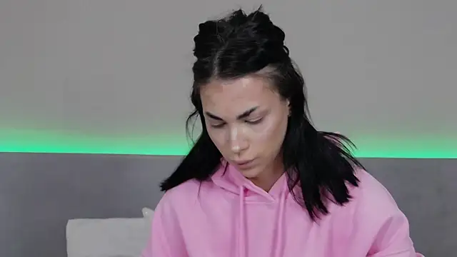 Snapshot of RachaelMils chatting on 12.16.25 RachaelMils online show from 12.16.25