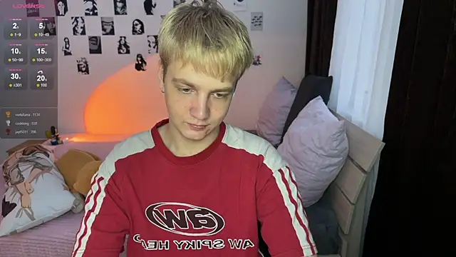 Snapshot of olivertasty2 chatting on 12.03.25 olivertasty2 online show from 12.03.25