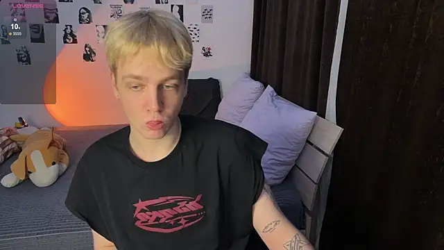 Snapshot of olivertasty2 chatting on 12.05.25 olivertasty2 online show from 12.05.25