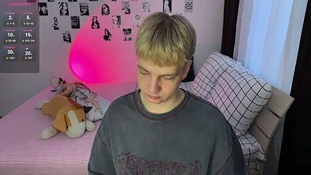 Snapshot of olivertasty2 chatting on 12.15.25 olivertasty2 online show from 12.15.25