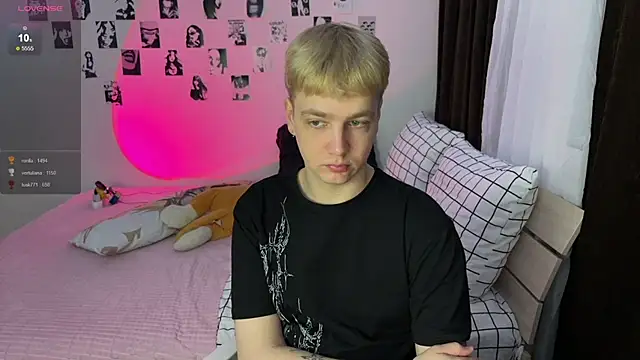 Snapshot of olivertasty2 chatting on 12.16.25 olivertasty2 online show from 12.16.25