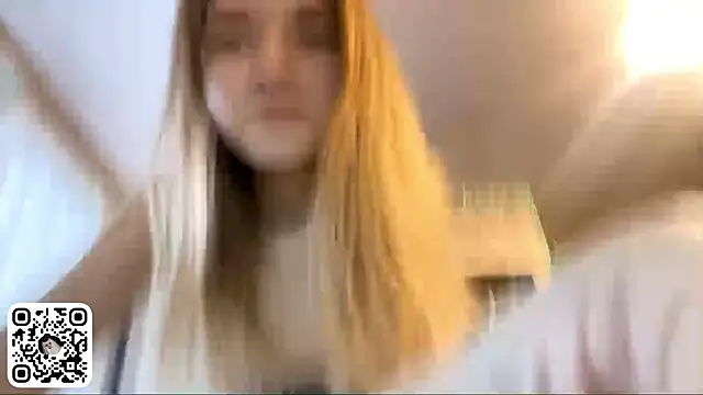 Snapshot of AveryBerkson chatting on 12.03.25 AveryBerkson online show from 12.03.25