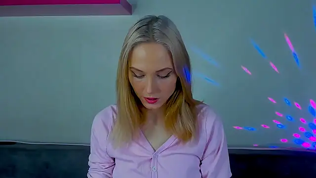 Gina Gina love online show from 12.21.25