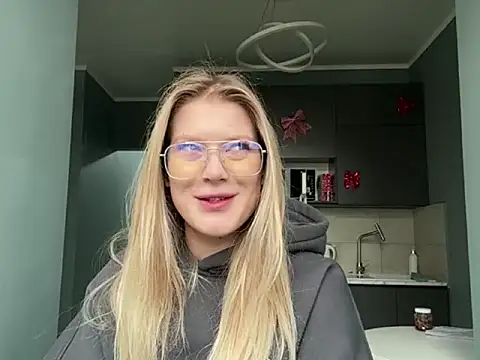 Sora Wayde online show from 12.20.25