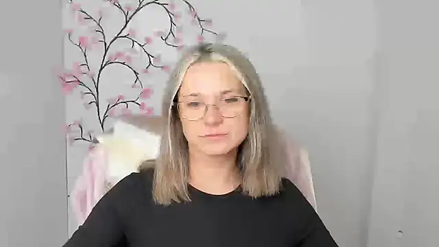 Snapshot of Melodie_Aster chatting on 01.11.26 Melodie Aster online show from 01.11.26